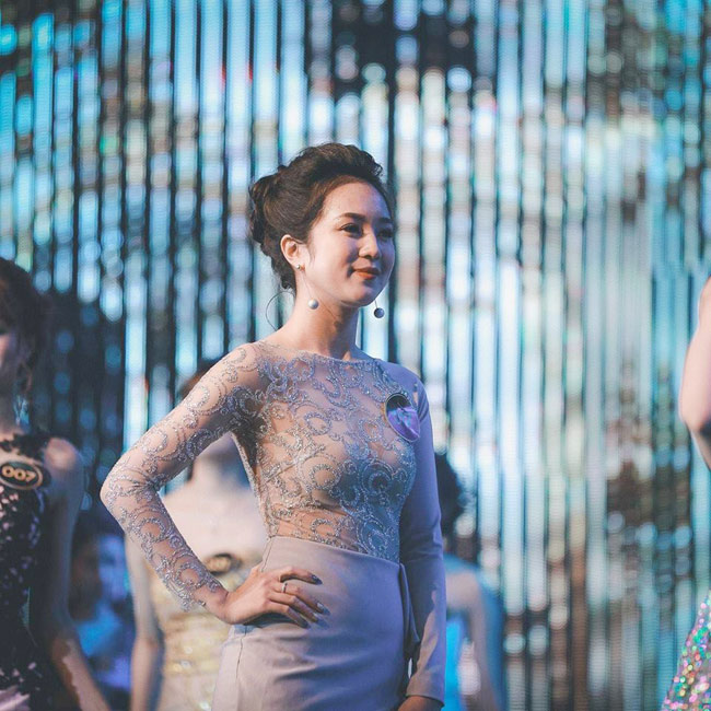 chan dung co nang xinh vuot troi giua ngoi truong toan trai xinh gai dep