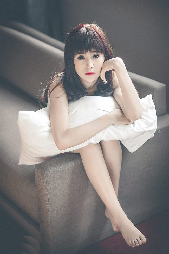 chan dung co nang xinh vuot troi giua ngoi truong toan trai xinh gai dep