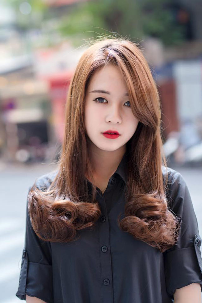 chan dung co nang xinh vuot troi giua ngoi truong toan trai xinh gai dep