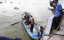 phat hien thi the nguoi dan ong khong mac ao troi canh du thuyen tren song sai gon