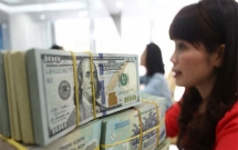 thi truong tien te bat ngo dao chieu do dau