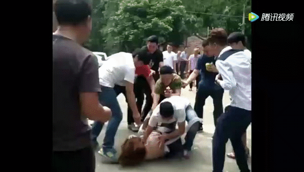 thay co phu dau xinh dep nhom ban cua chu re tranh thu sam so tap the va cai ket dang