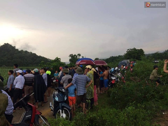 thi the co nhieu vet chem tren doi che nghi pham vo lam quen roi dan nan nhan di mua trau