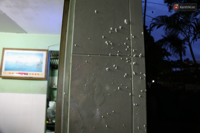 sau le be giang nhom hoc sinh cap 3 o sai gon thi nhau nem bom son bot mau vao trong san truong