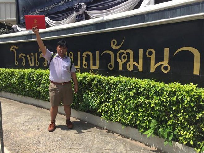 thanh nien ba dao vac bang tot nghiep di khap tinh chup anh an mung hoc xong cap 3