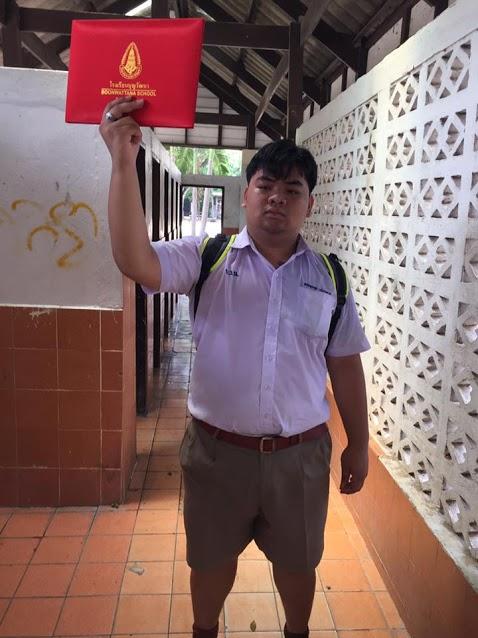 thanh nien ba dao vac bang tot nghiep di khap tinh chup anh an mung hoc xong cap 3