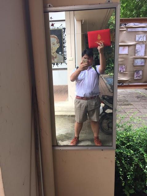 thanh nien ba dao vac bang tot nghiep di khap tinh chup anh an mung hoc xong cap 3