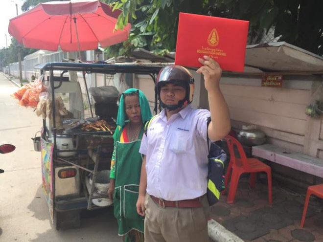 thanh nien ba dao vac bang tot nghiep di khap tinh chup anh an mung hoc xong cap 3