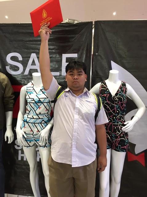 thanh nien ba dao vac bang tot nghiep di khap tinh chup anh an mung hoc xong cap 3