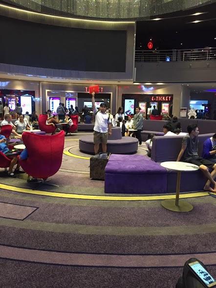 thanh nien ba dao vac bang tot nghiep di khap tinh chup anh an mung hoc xong cap 3