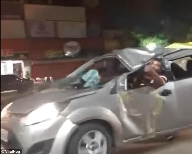 quai xe hinh thu ky di xuat hien khien nguoi di duong cam thay bat an