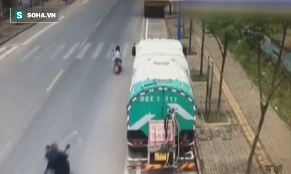 dan mat vao dien thoai co gai tre phai khau 30 mui sau cu va cham manh voi xe tai