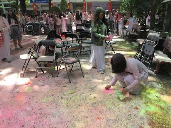 nhom hoc sinh nem bom son bot mau vao truong cau tra loi bat ngo tu nha truong