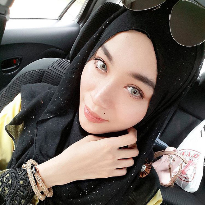 nu giao vien don do hoc sinh va nguoi dung mang boi ve xinh dep cung phong cach thoi trang an tuong