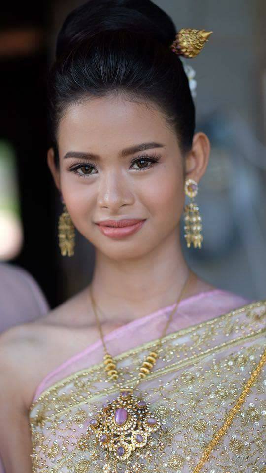 co dau chu re meo mat vi thue nham tho trang diem dom trong ngay cuoi