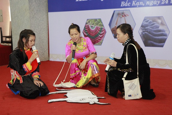 khi phu nu dan toc thieu so tro thanh nghien cuu vien