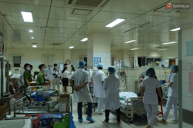 10 benh nhan bi soc phan ve trong qua trinh loc mau duoc chuyen ve ha noi dieu tri ngay trong dem