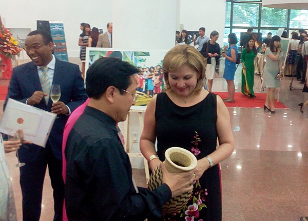 trien lam van hoa ket noi colombia va viet nam khai mac tai ha noi