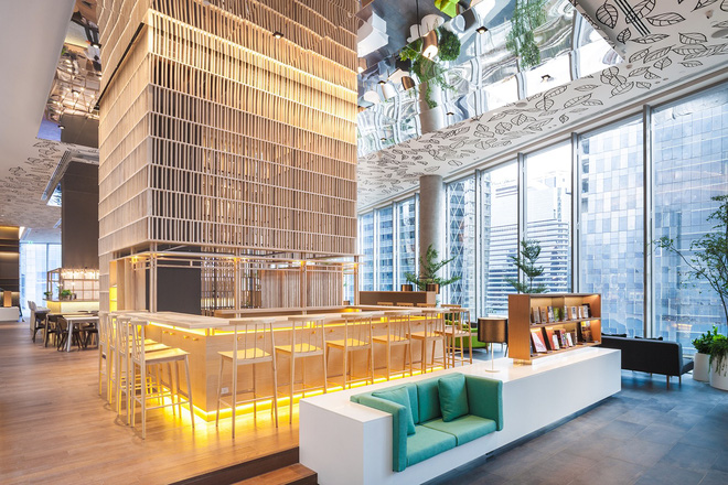 me dam long nguoi voi loi kien truc 3d vo cuc cua trung tam mua sam central embassy bangkok