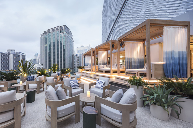 me dam long nguoi voi loi kien truc 3d vo cuc cua trung tam mua sam central embassy bangkok