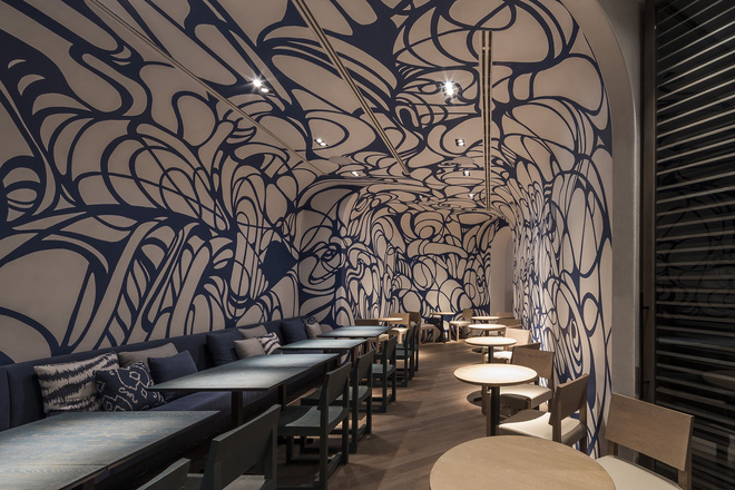 me dam long nguoi voi loi kien truc 3d vo cuc cua trung tam mua sam central embassy bangkok