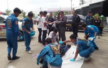thai lan bi vo bat qua tang chup anh voi bo nhi chong stress den muc nhay lau khach san tu tu