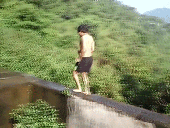 14 tai nan thon den tan ron chung to cuoc doi nay dung la qua bao nhan tien