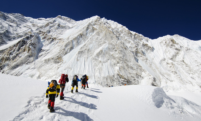 1415 nguoi muon leo len dinh everest dau tien chi 1 nguoi bao toi ve thu 2 cung duoc cuoi cung anh ta moi la nguoi duoc chon