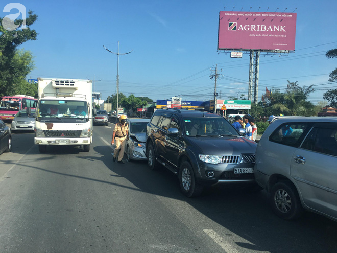 nguoi dan mien tay doi nang chen chuc nhau tay xach nach mang tro lai sai gon sau nghi le