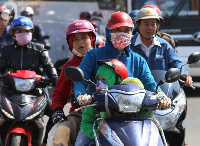 nguoi dan mien tay doi nang chen chuc nhau tay xach nach mang tro lai sai gon sau nghi le