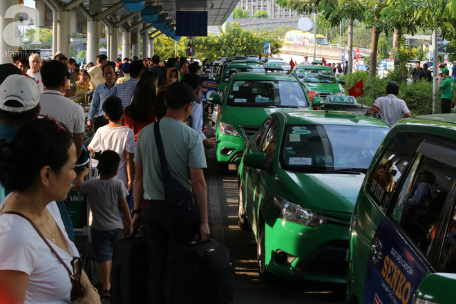 nguoi dan mien tay doi nang chen chuc nhau tay xach nach mang tro lai sai gon sau nghi le