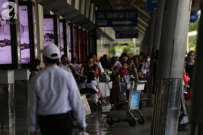 nguoi dan mien tay doi nang chen chuc nhau tay xach nach mang tro lai sai gon sau nghi le