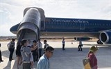 nguyen nhan vu may bay vietnam airlines dap nham duong bang o cam ranh