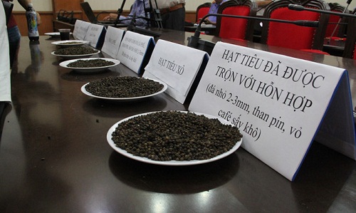 khoi to bi can bat giam 5 doi tuong vu trom pin vao ho tieu