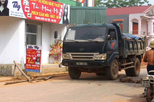nhan nhan xe cho dat co dau hieu qua tai coi noi thanh thung long hanh tai xa van lung