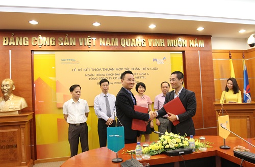 pvcombank bat tay viettel post gia tang tien ich cho khach hang