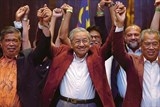 malaysia ong mahathir mohamad bat ngo thang cu thu tuong o tuoi 92