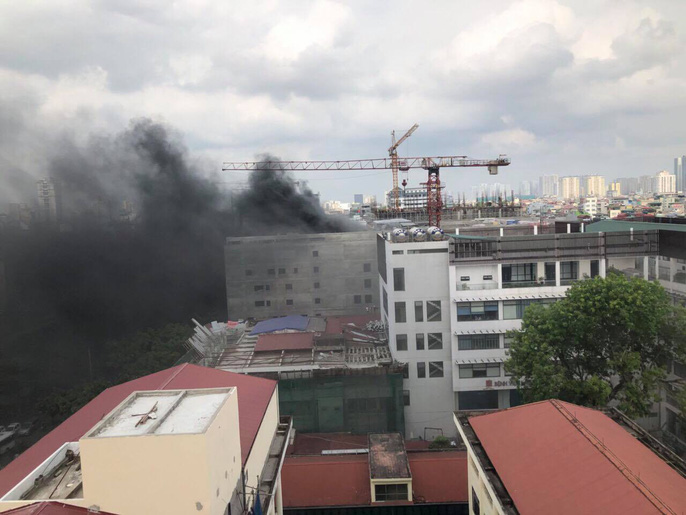 ha noi chay lon khoi boc ngun ngut tai benh vien viet phap