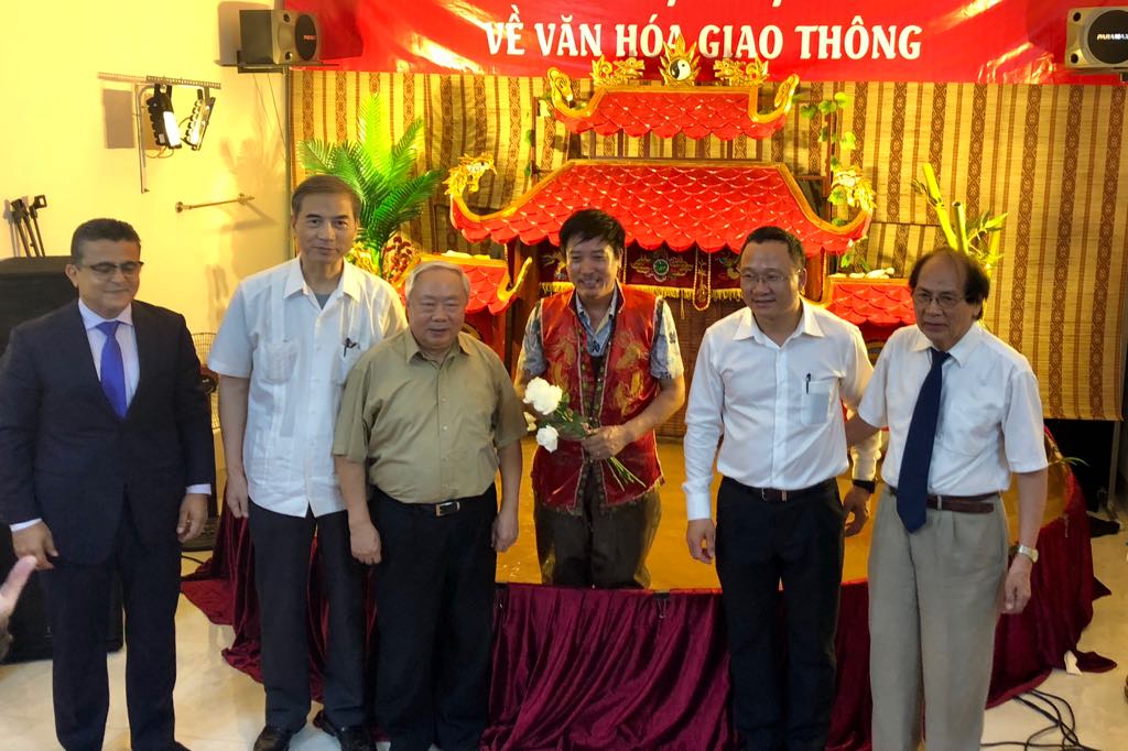 chu teu lan dau tuyen truyen van hoa giao thong