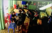 no gan 1 ty khong tra nguoi dan ong o sai gon bi giang ho loi len xe o to danh dap bat ghi giay no va doa giet