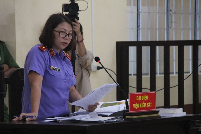 xu phuc tham vu be gai 13 tuoi bi xam hai den tu tu toa tin loi khai cua be gai tuyen y an so tham 7 nam tu nguoi nha huu be gay nao loan