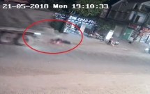 xe container can tu vong be gai nguoi dan duoi theo yeu cau tai xe tro lai hien truong