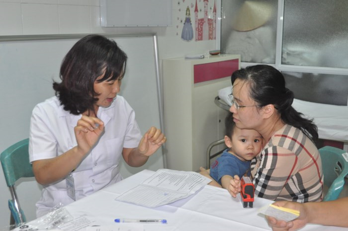 canh bao tre bi di tat sinh duc tiet nieu phu huynh khong he biet
