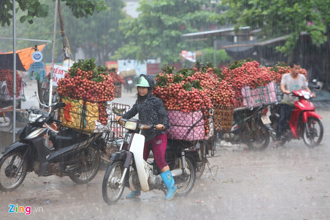 hang nghin xe cho vai lam un tac quoc lo