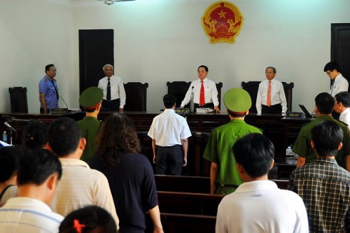 csgt ban thuong cap khai gi truoc toa