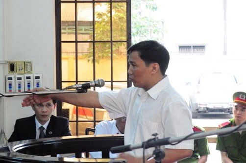 csgt ban thuong cap khai gi truoc toa