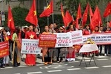 Hơn 500 người Việt tại Đức tuần hành phản đối Trung Quốc