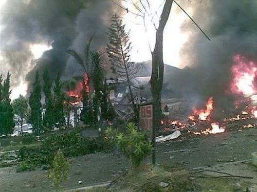 may bay indonesia roi trung khach san 113 nguoi chet