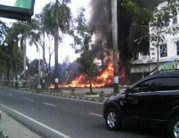 may bay indonesia roi trung khach san 113 nguoi chet