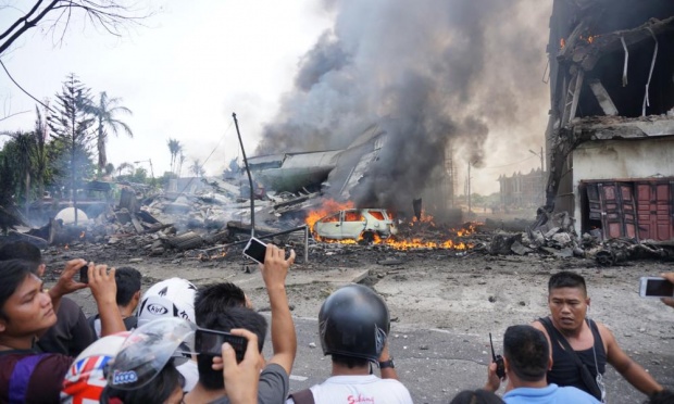 may bay indonesia roi trung khach san 113 nguoi chet